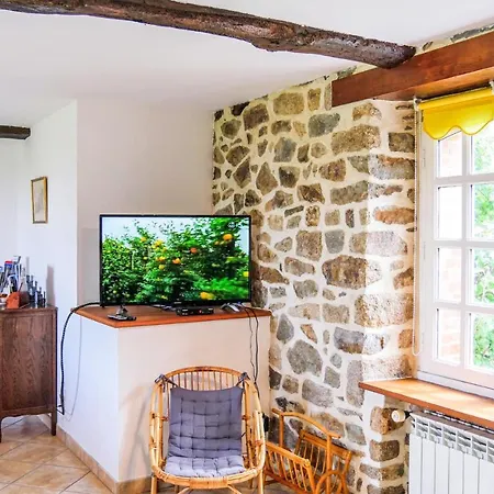 Apartment Gorgeous In With Wifi Ponts